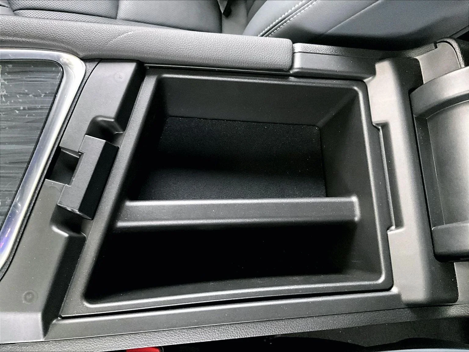 Used 2022 Black Buick Essence image 34
