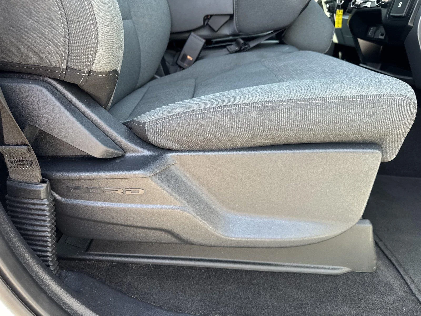 Used 2025 Oxford White Ford XLT image 30