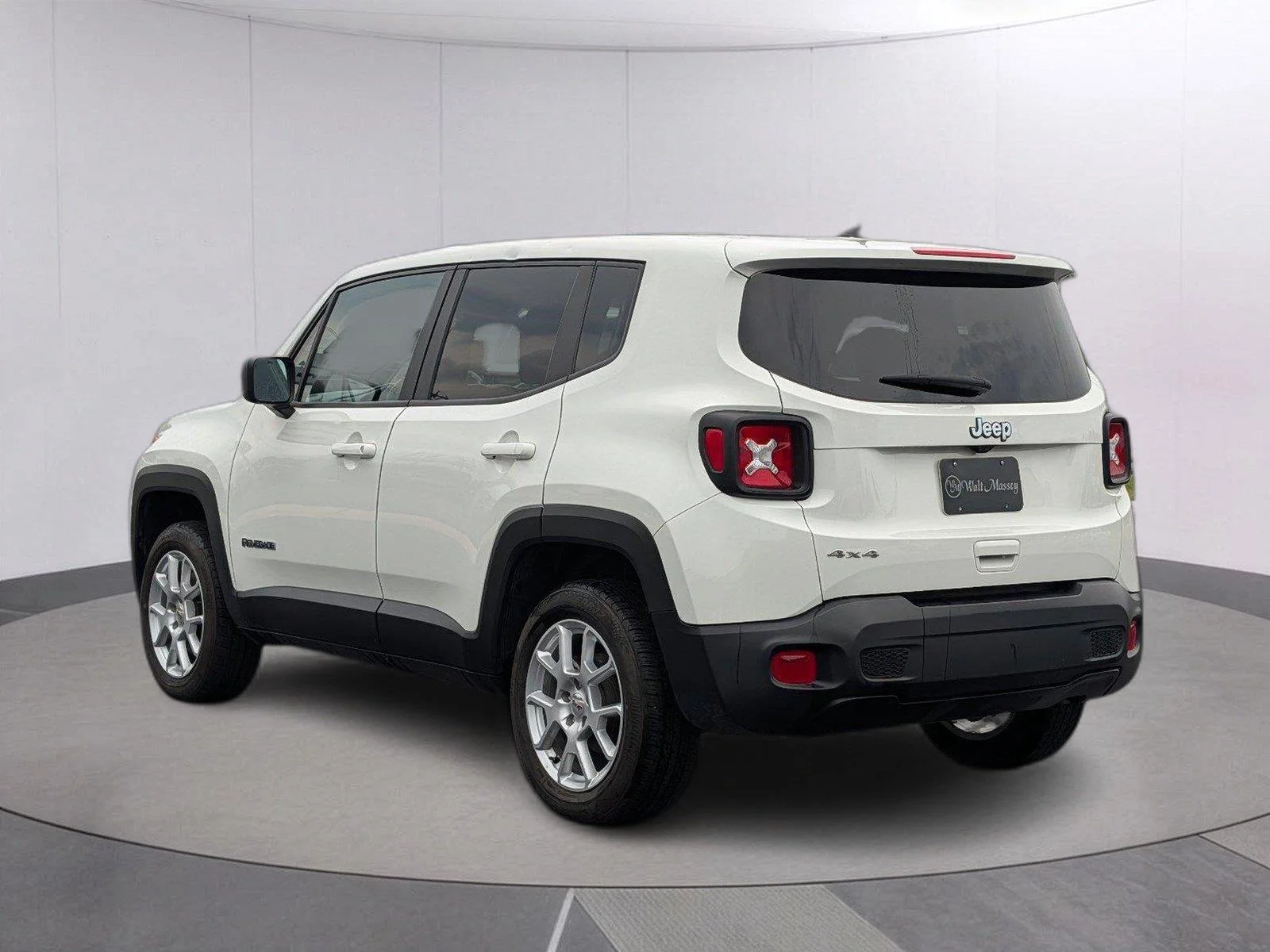 Used 2023 Alpine White Clearcoat Jeep Latitude image 3