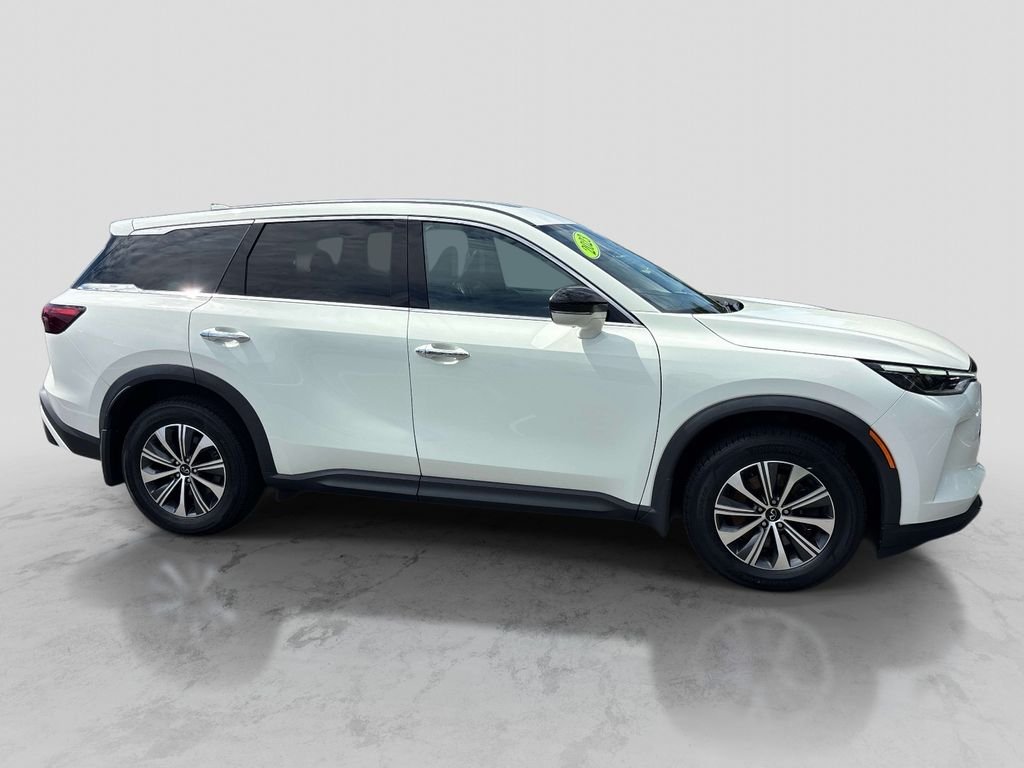 Used 2023 White INFINITI PURE image 6