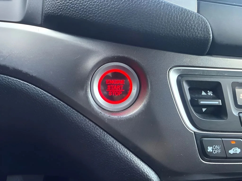 Used 2020 White Honda LX image 17