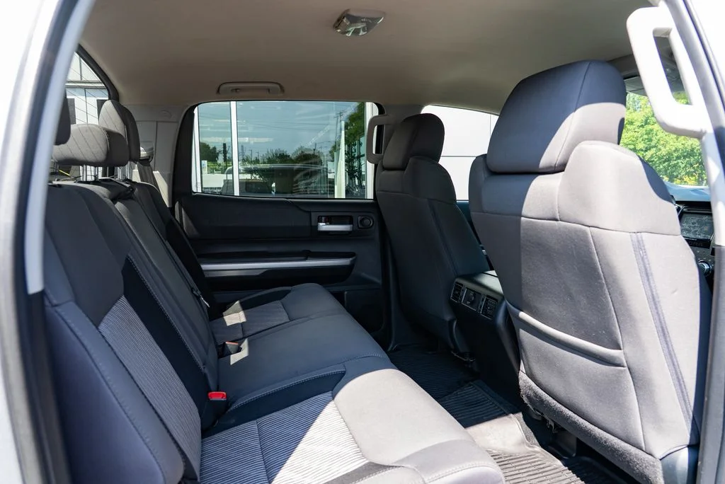 Used 2017 Silver Toyota SR5 image 27
