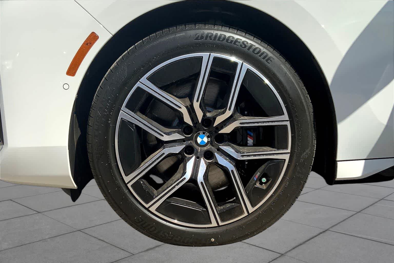 2025 BMW i7 50 - Photo 11