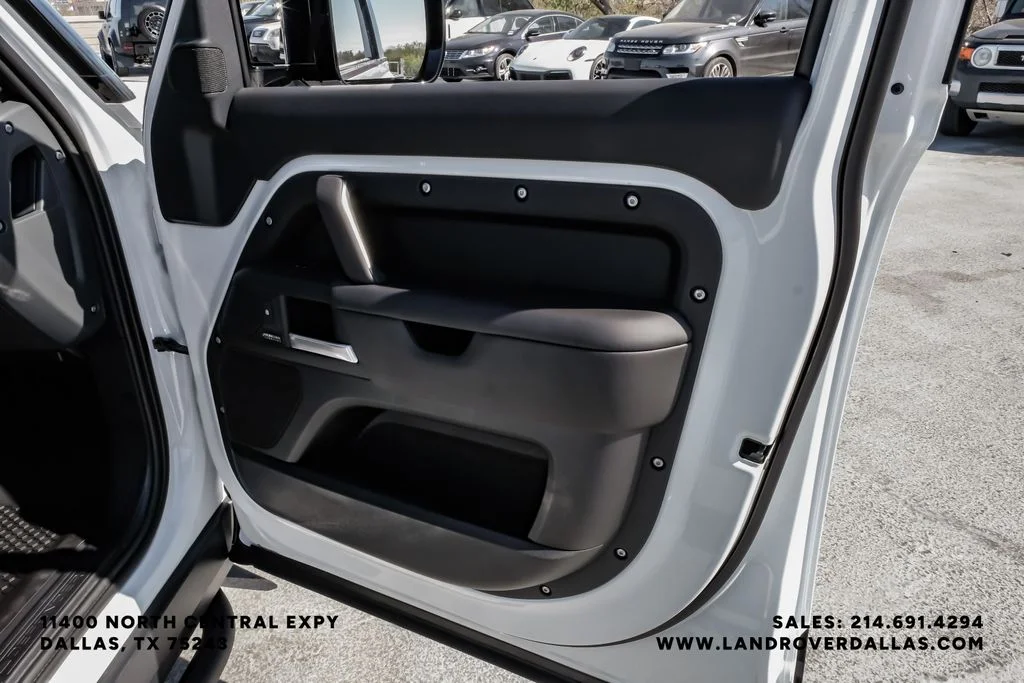 New 2026 Fuji White Land Rover X-Dynamic SE image 42