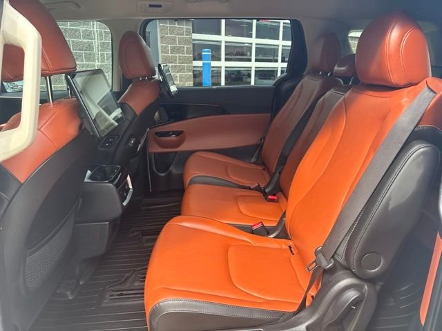 Used 2022 White Kia SX image 31