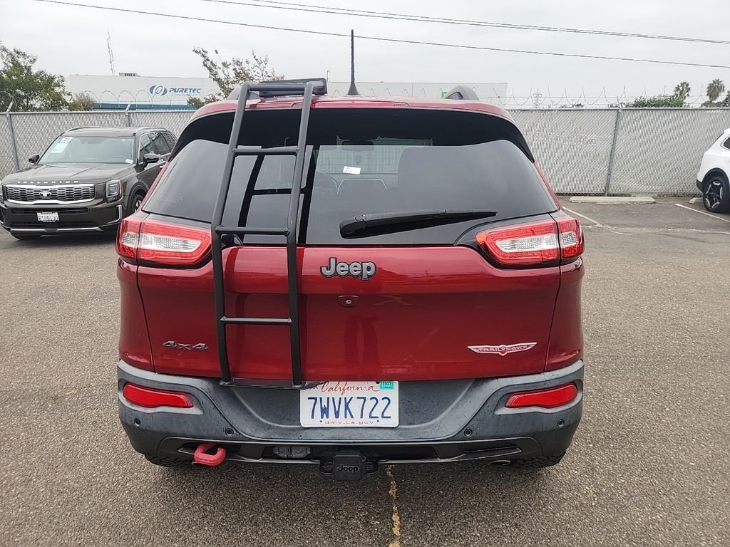 Used 2017 Red Jeep Trailhawk image 11