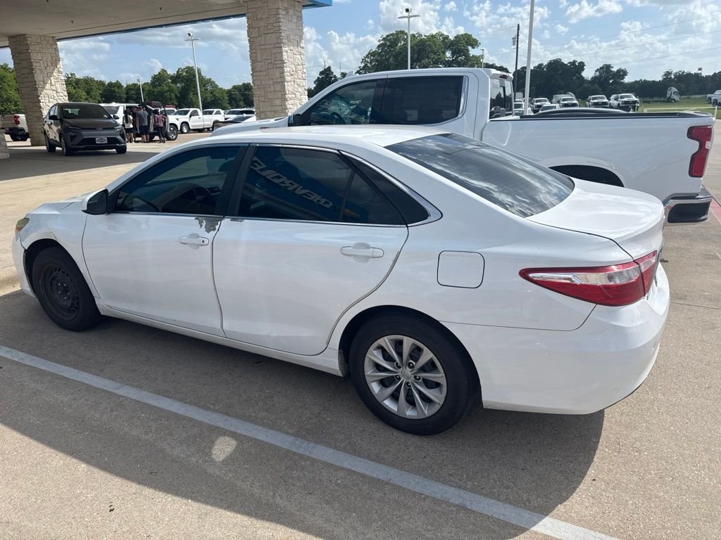 Used 2016  Toyota XLE image 2