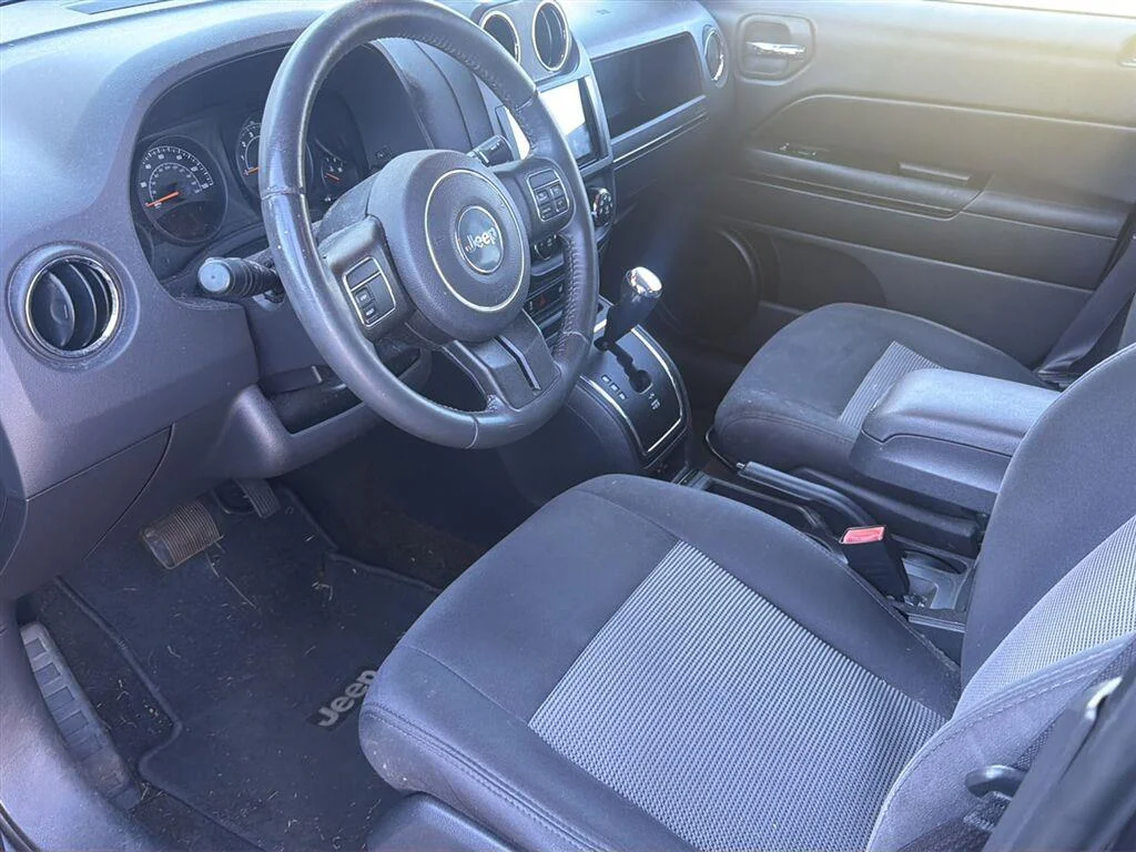 Used 2016 Black Clearcoat Jeep Latitude image 4