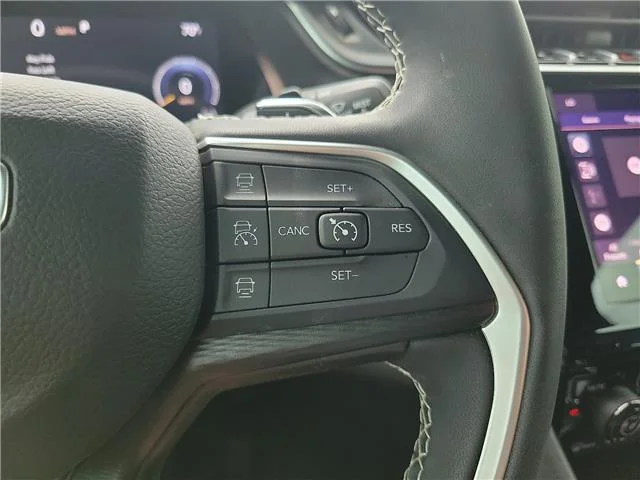 Used 2025 White. Jeep Laredo 4x2 image 19