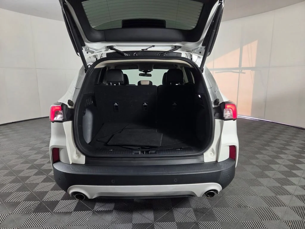 Used 2020 White Metallic Ford SEL image 27