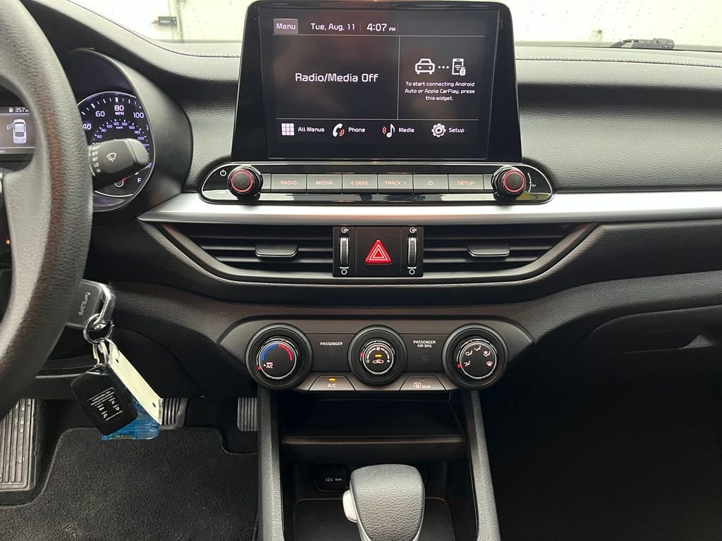 Used 2023 Currant Red Kia LXS image 27