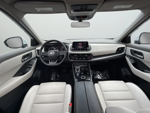 Used 2025 White Nissan SV image 11
