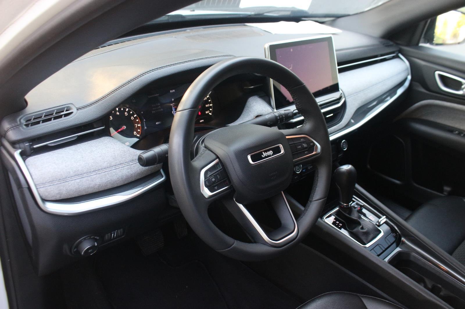 Used 2024 White Jeep Latitude image 15