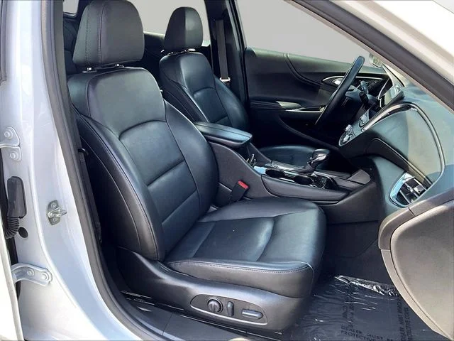 Used 2023 White Chevrolet LT image 32