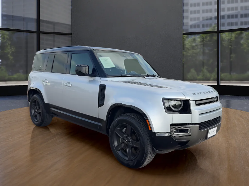 Used 2022 Silver Land Rover X-Dynamic SE image 3