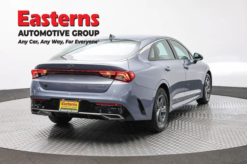 Used 2021 Silver Kia LXS image 5