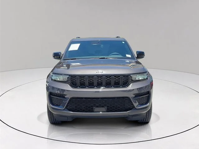 Used 2024 Gray Jeep Altitude X image 2