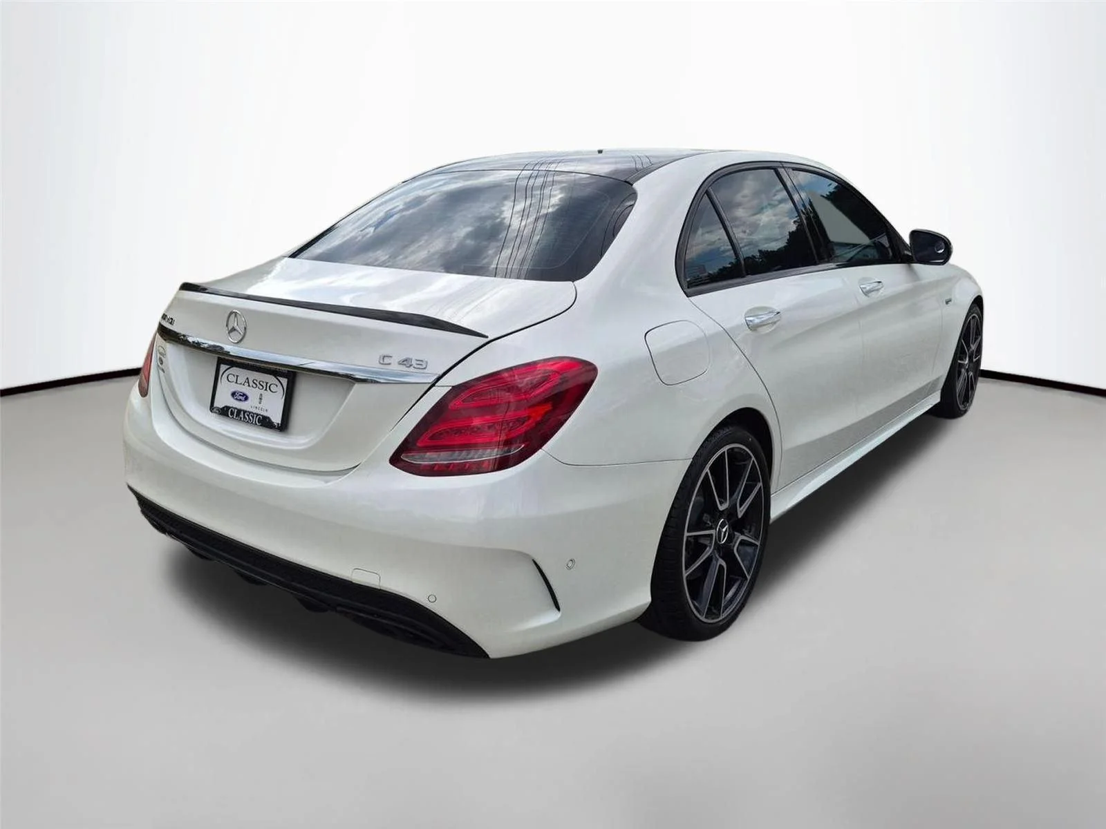 Used 2018 designo Diamond White Metallic Mercedes-Benz AMG® C 43 image 5