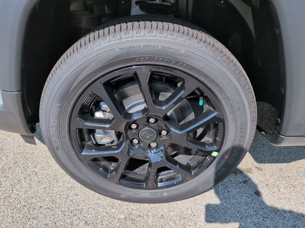New 2026 Bright White Clear-Coat Exterior Paint Jeep Latitude image 14