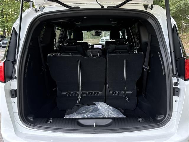 New 2025 Bright White Clear-Coat Exterior Paint Chrysler LX image 75