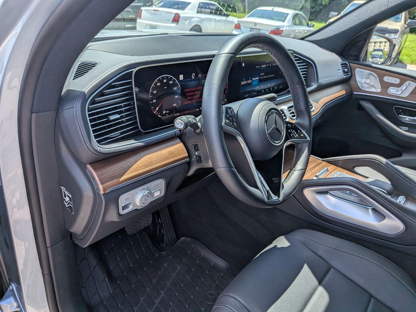 Used 2025 Cirrus Silver Metallic Mercedes-Benz GLS 450 image 17