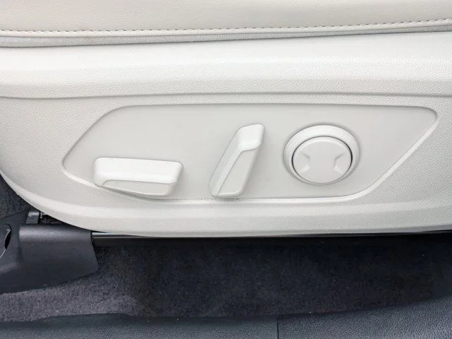 Used 2025 White Pearl Kia S image 19