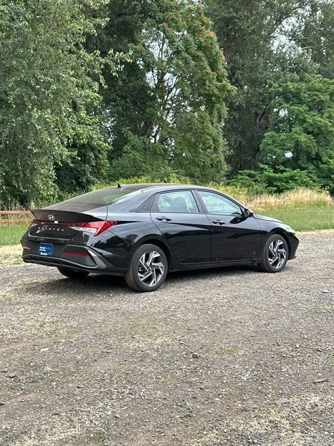 Certified Used 2025 Abyss Black Hyundai SEL Sport image 5