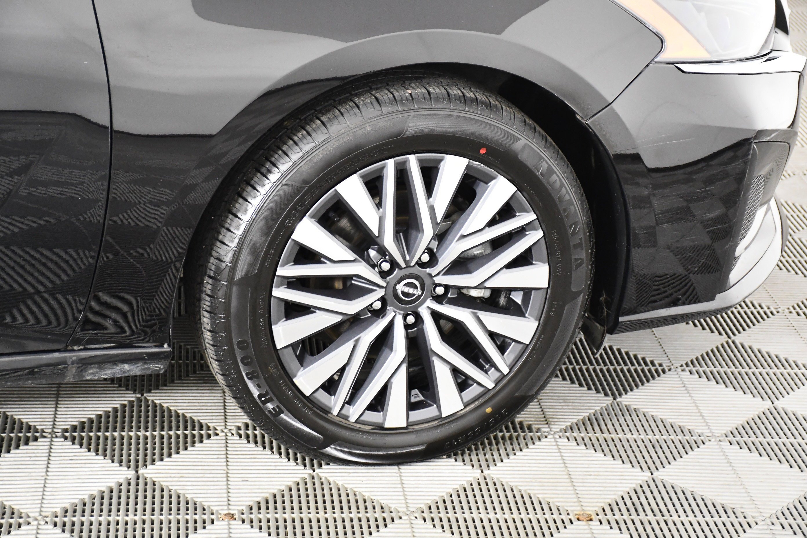 Used 2024 Super Black Nissan 2.5 SV image 52