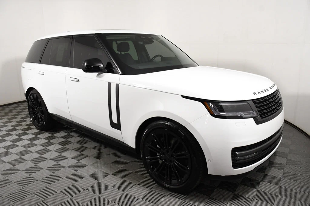 Used 2026  Land Rover SE image 8
