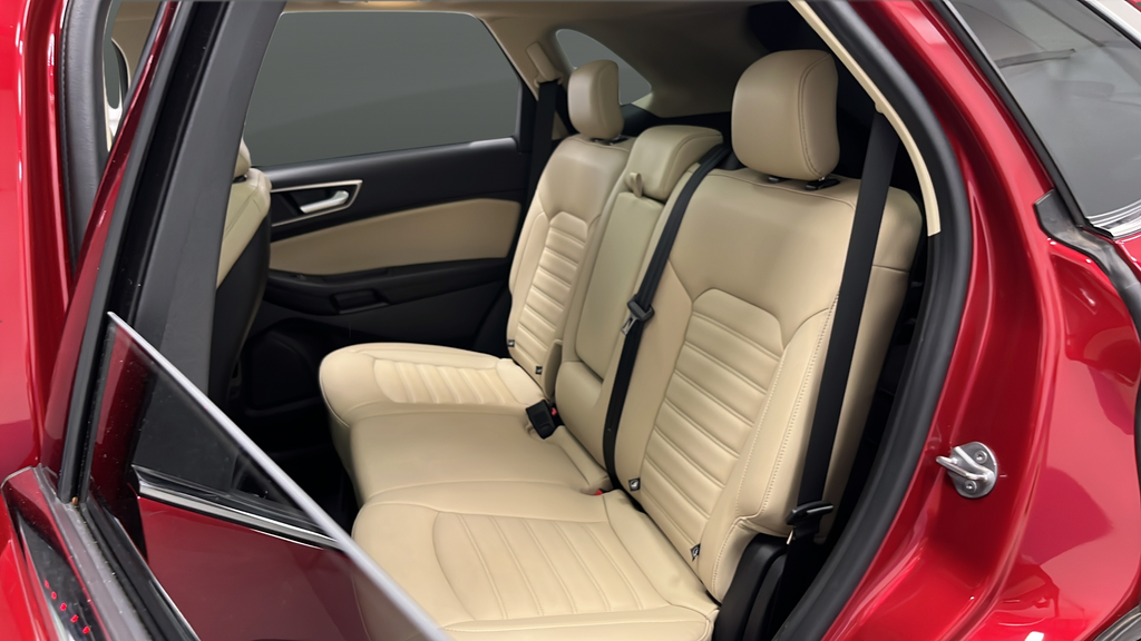 Used 2022 Rapid Red Metallic Tinted Clearcoat Ford SEL image 22