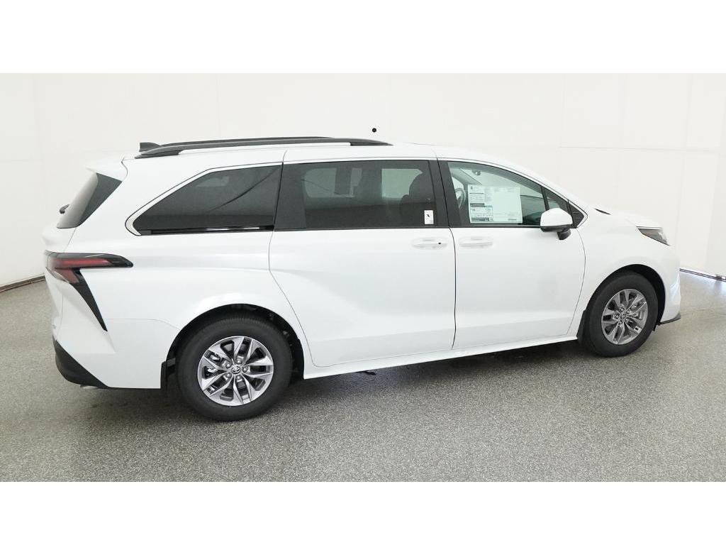 New 2026 Wind Chill Pearl Toyota XLE image 10