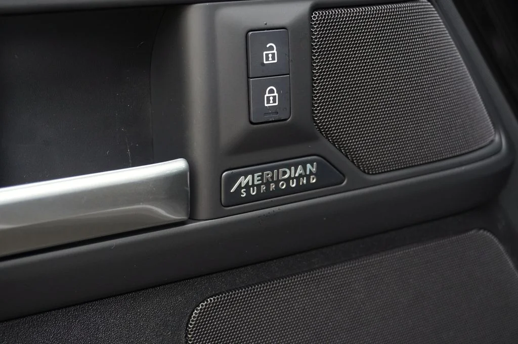New 2026 Santorini Black Land Rover X-Dynamic SE image 12