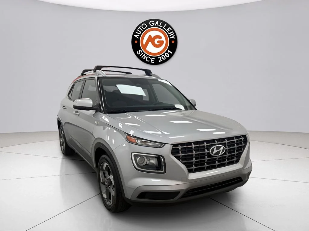 2025 Hyundai Venue SEL IVT's photo
