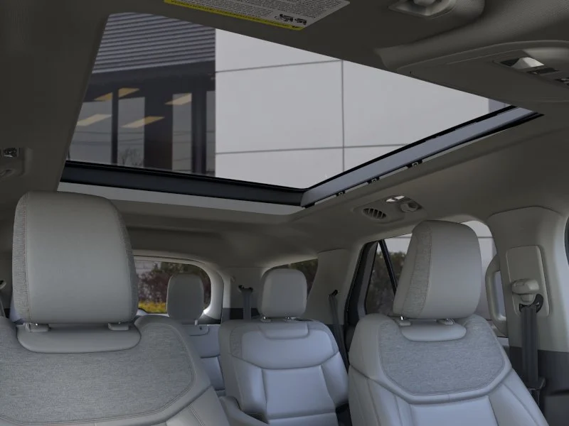 New 2026 Star White Metallic Tri-Coat Ford Active image 45