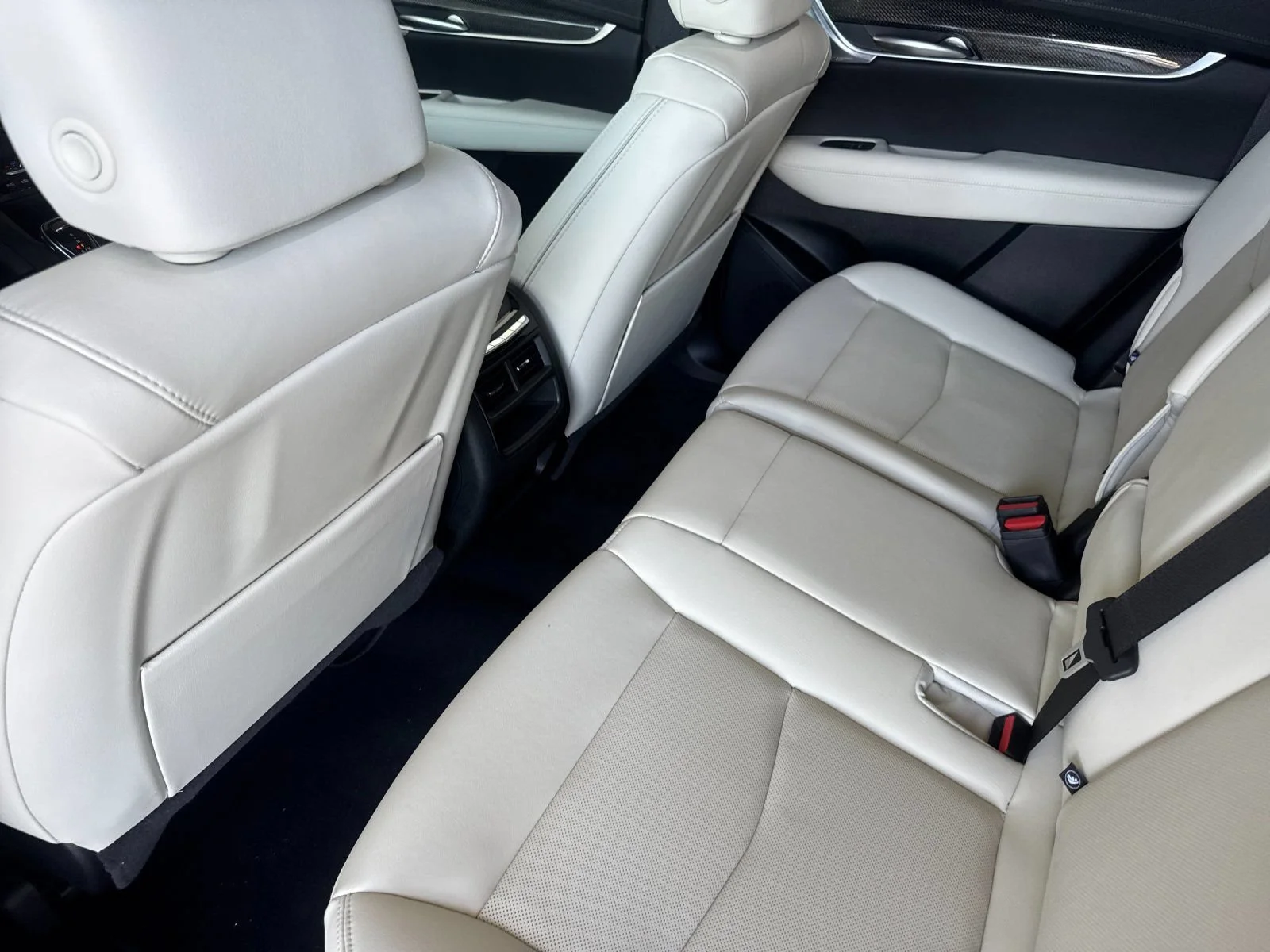 New 2025 Crystal White Tricoat Cadillac Sport image 11