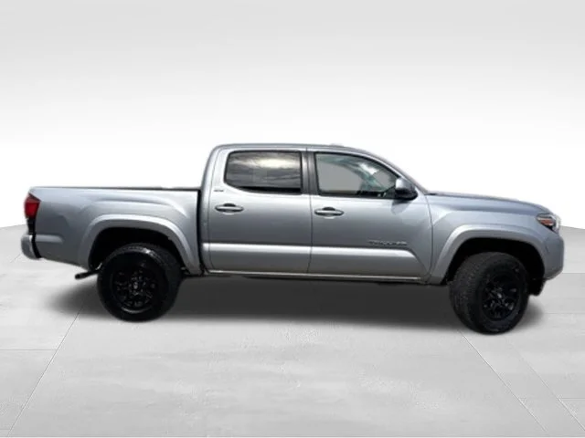 Used 2020 Silver Toyota SR5 image 8