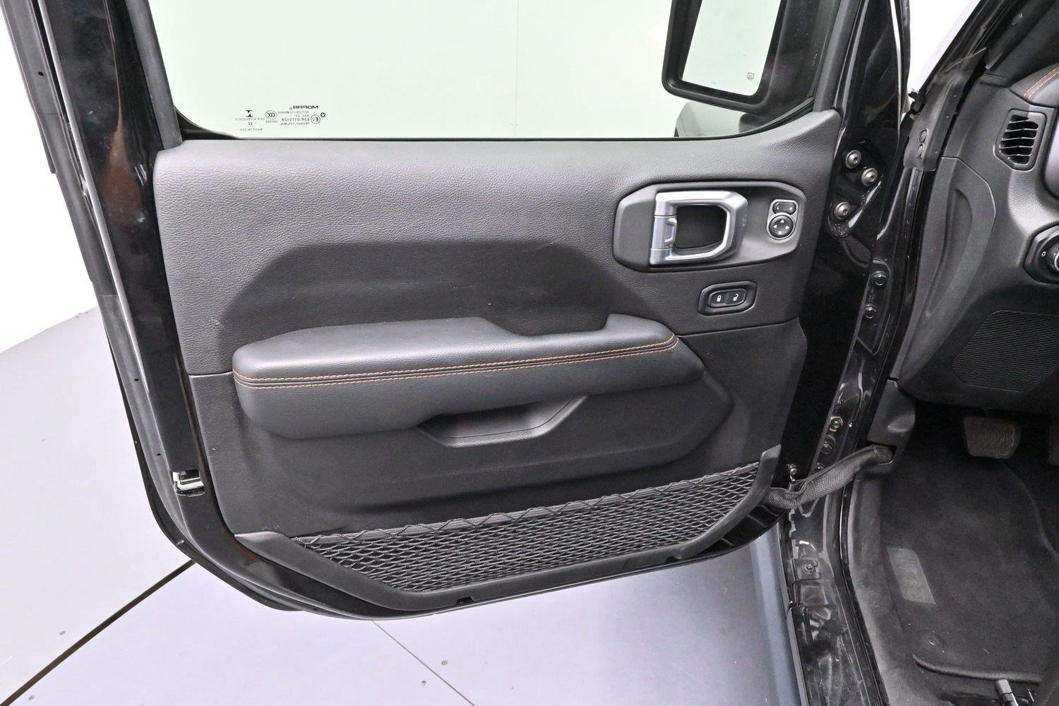 Used 2022 Black Jeep Mojave image 9