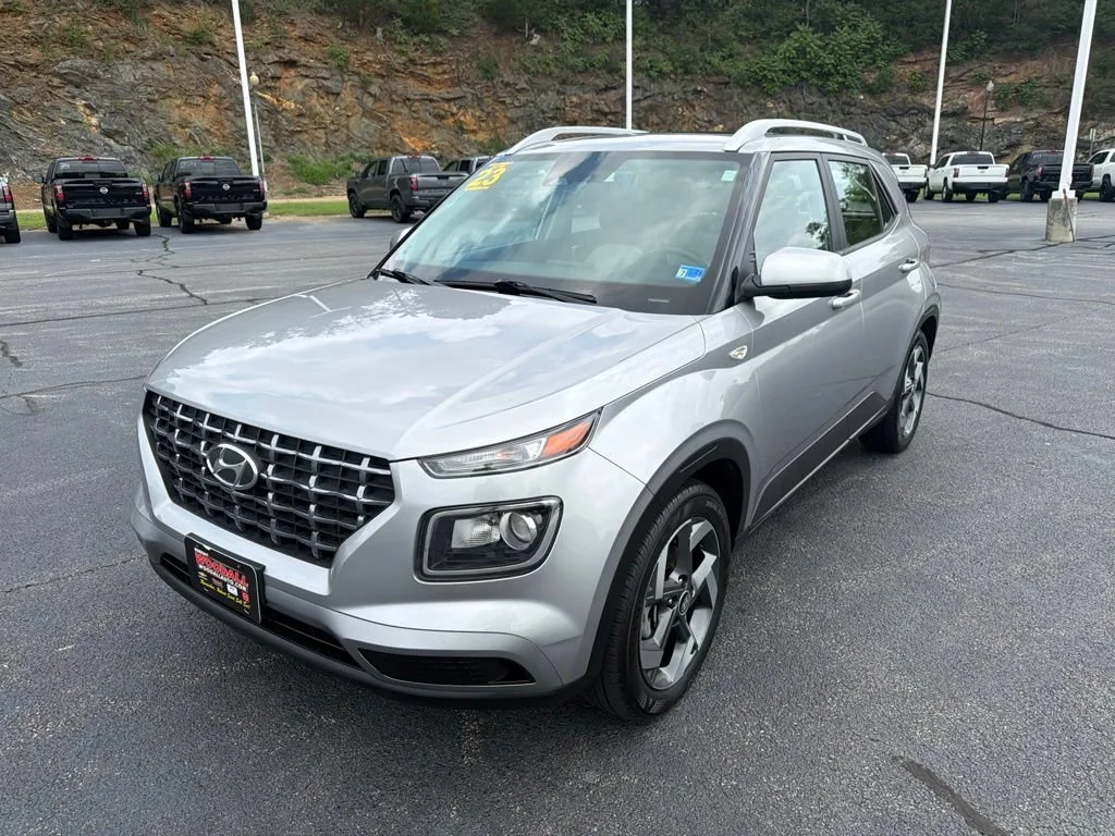 Used 2023 Stellar Silver Hyundai SEL image 3