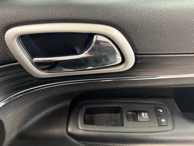 Used 2020 Blue Jeep Limited image 15