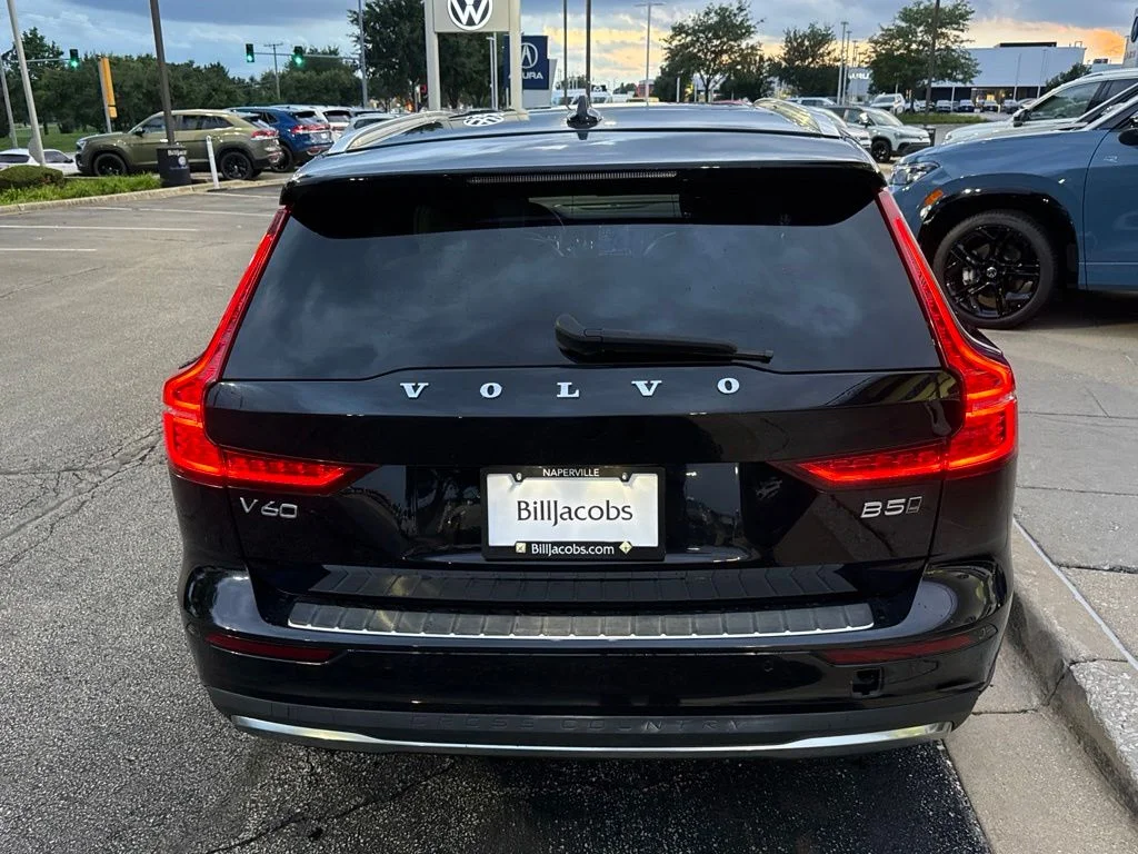 Used 2024 Onyx Black Metallic Volvo Ultimate image 5
