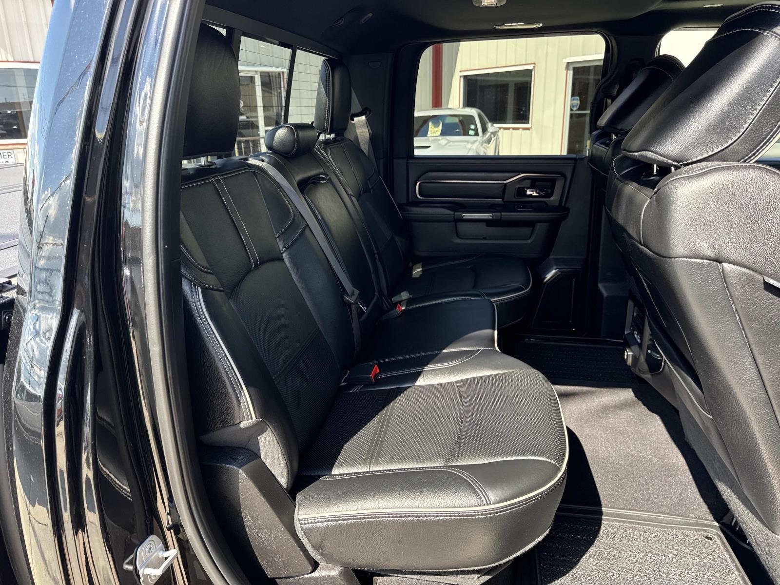 Used 2022 Diamond Black Crystal Pearlcoat Ram Limited image 9