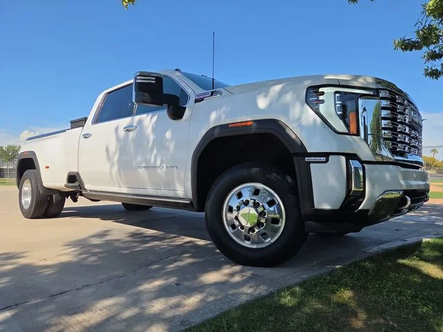 Used 2025 White GMC Denali image 34