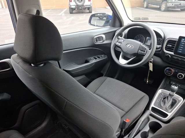 Used 2022 Blue Hyundai SE image 14