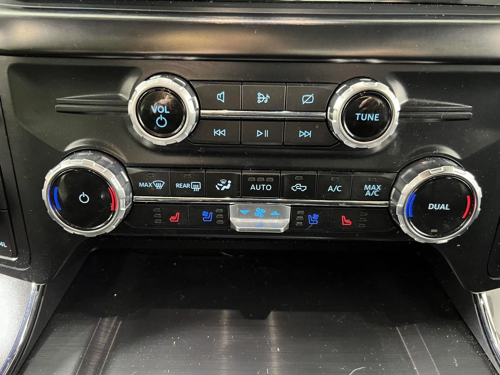 Used 2023 Agate Black Ford LARIAT image 19