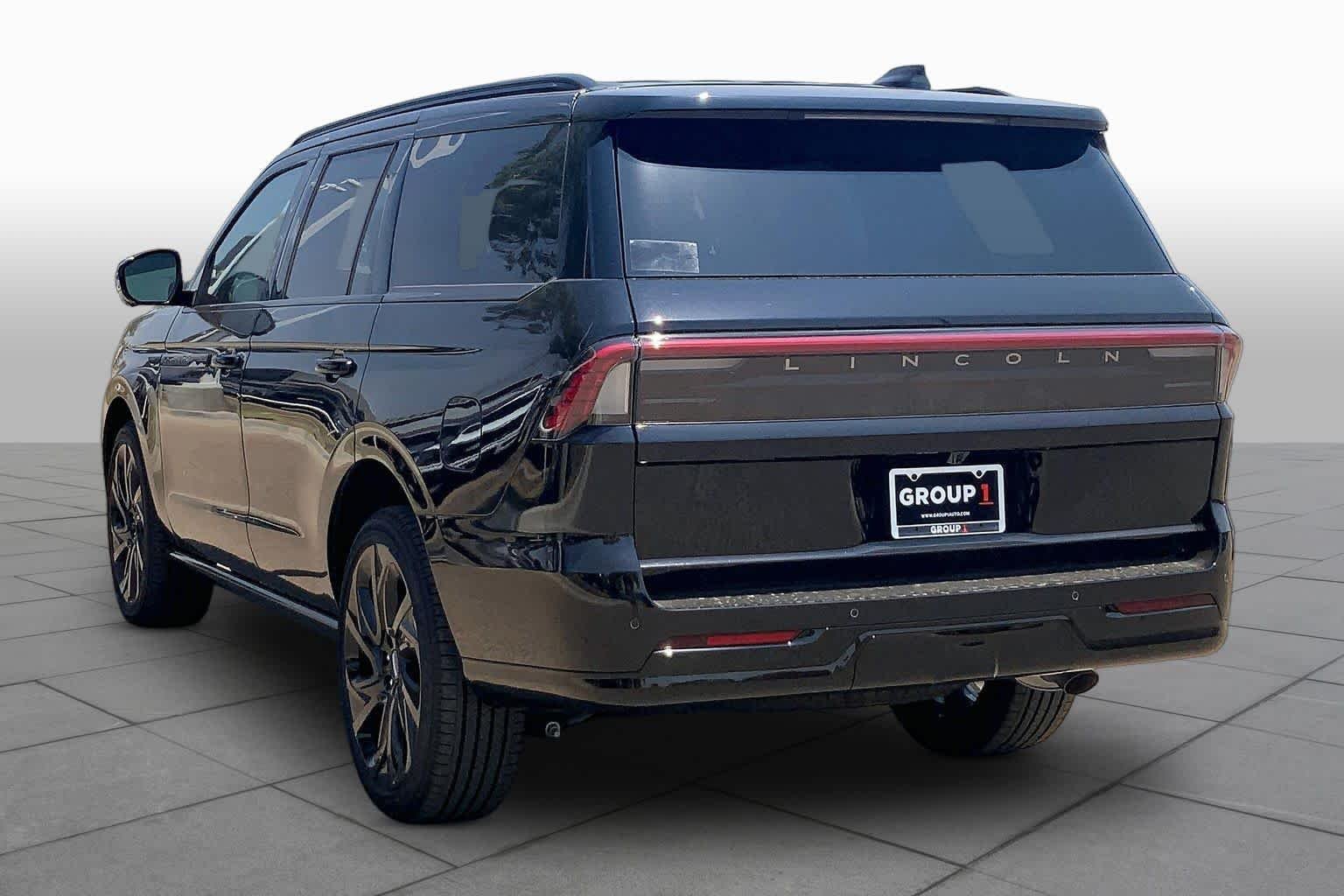 New 2027 Infinite Black Metallic Clearcoat Lincoln Reserve image 12