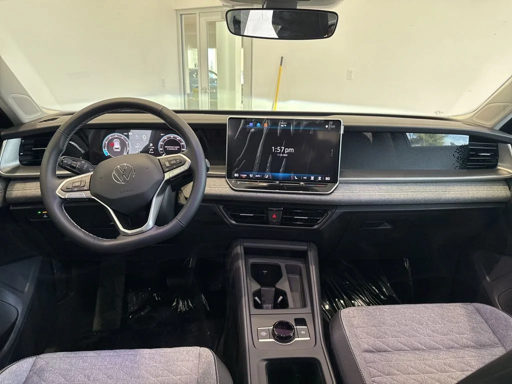2026 Volkswagen Tiguan SE - Photo 11