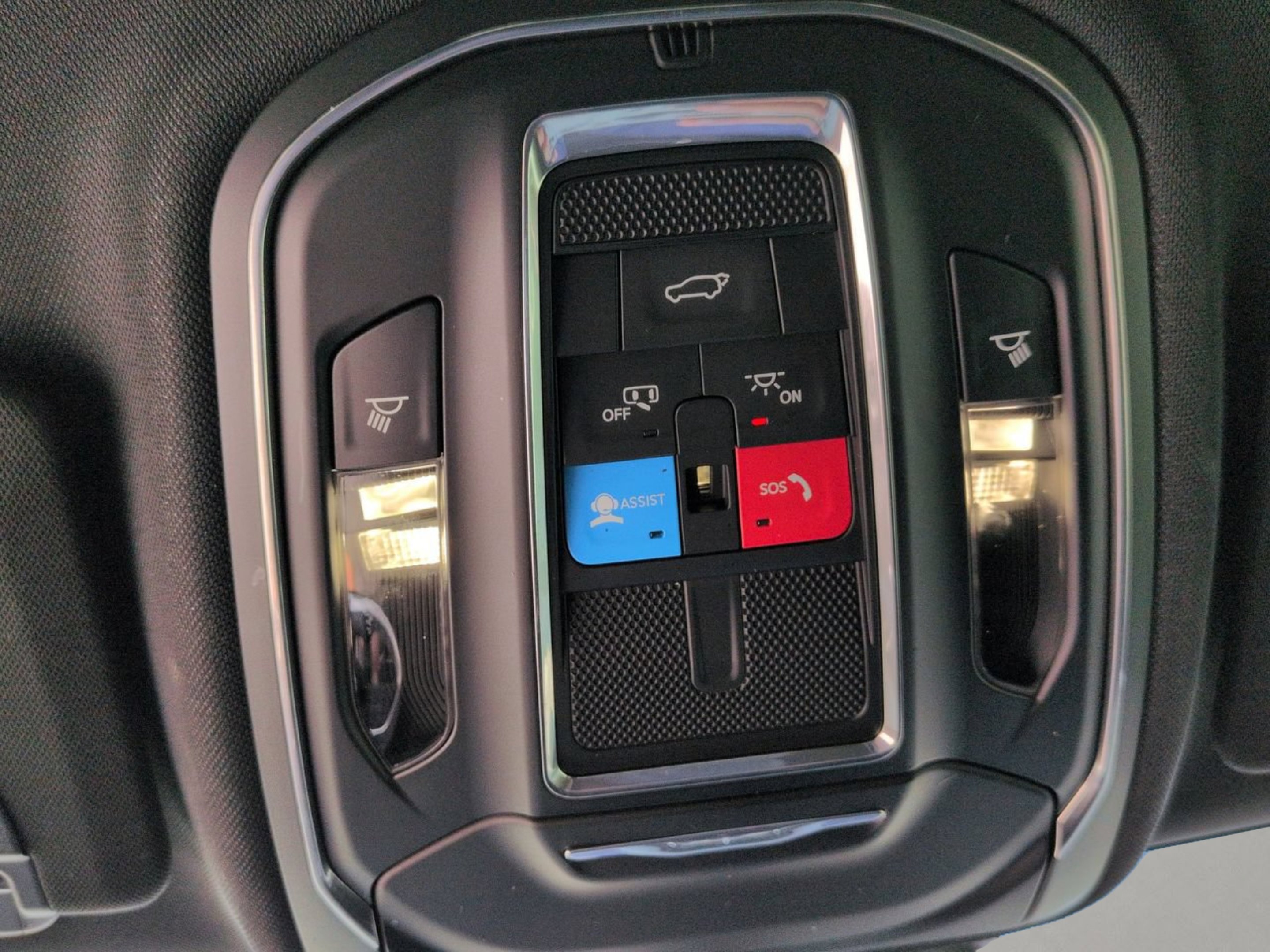 Used 2025 Silver Zynith Jeep Laredo image 19