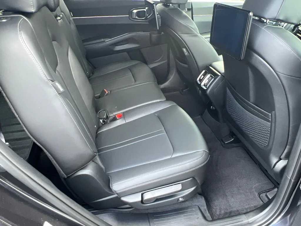 2025 Kia Sorento S - Photo 16