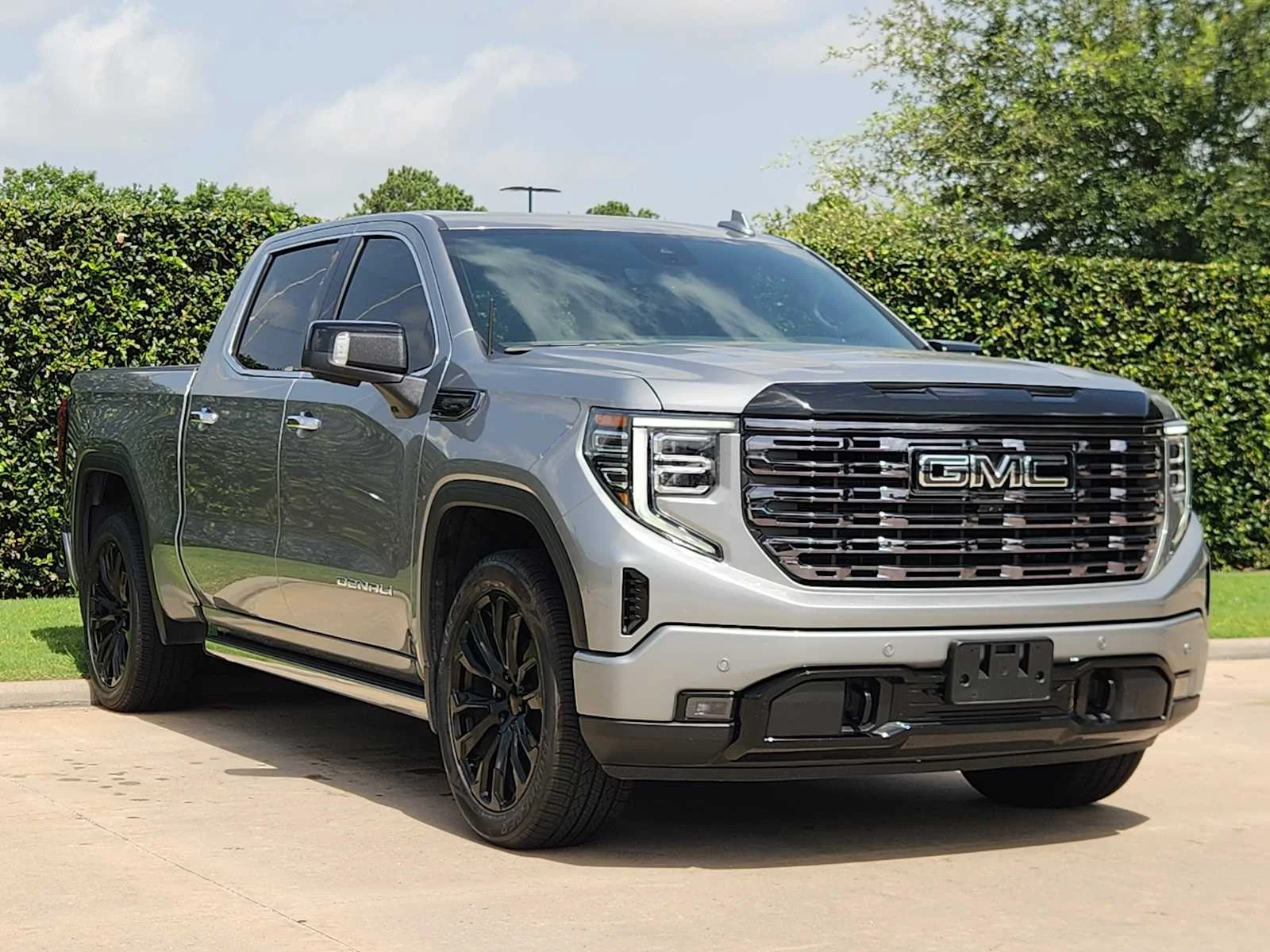 Used 2025 Sterling Metallic GMC Denali Ultimate image 3