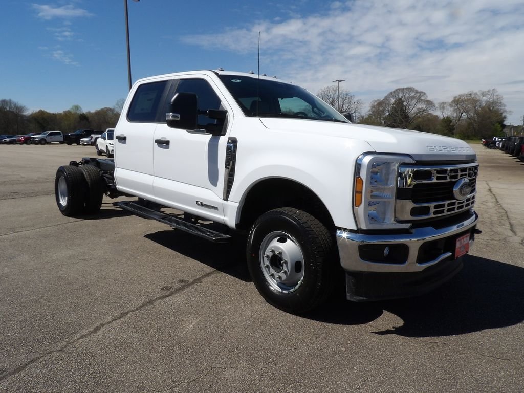New 2026 Oxford White Ford F-350® XL image 2